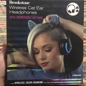 New wireless headphones with removable ears.